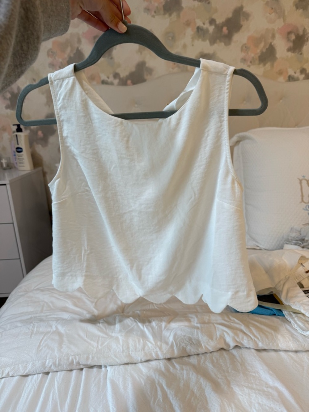 Monteau White Scallop-Hem Tank